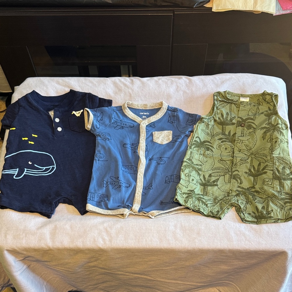 Baby Boy lot of 3 Carter’s onesie outfits 3 months EUC